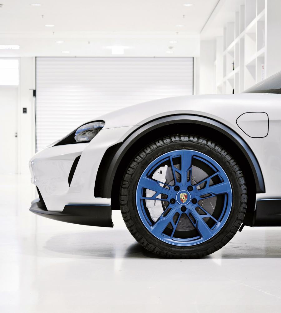 Детали экстерьера Porsche Mission E Cross Turismo 2018 года  (фото 59 из 66)